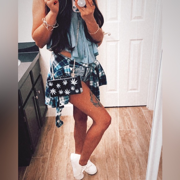 Meet your Posher, Tiffanie - Picture 2 of 2